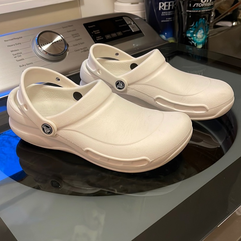 Crocs White No Holes Excellent Condition Non Skid Bottom Mens 6 Women’s 8